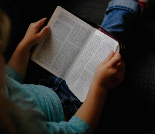 He Speaks 11 Languages – 7 Tricks To Learn Any Language